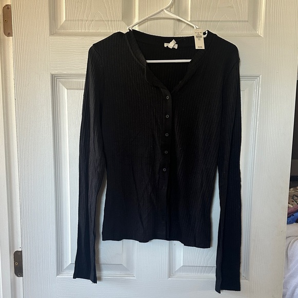 Aerie Black Button-Down Women's Shirt - Picture 1 of 1